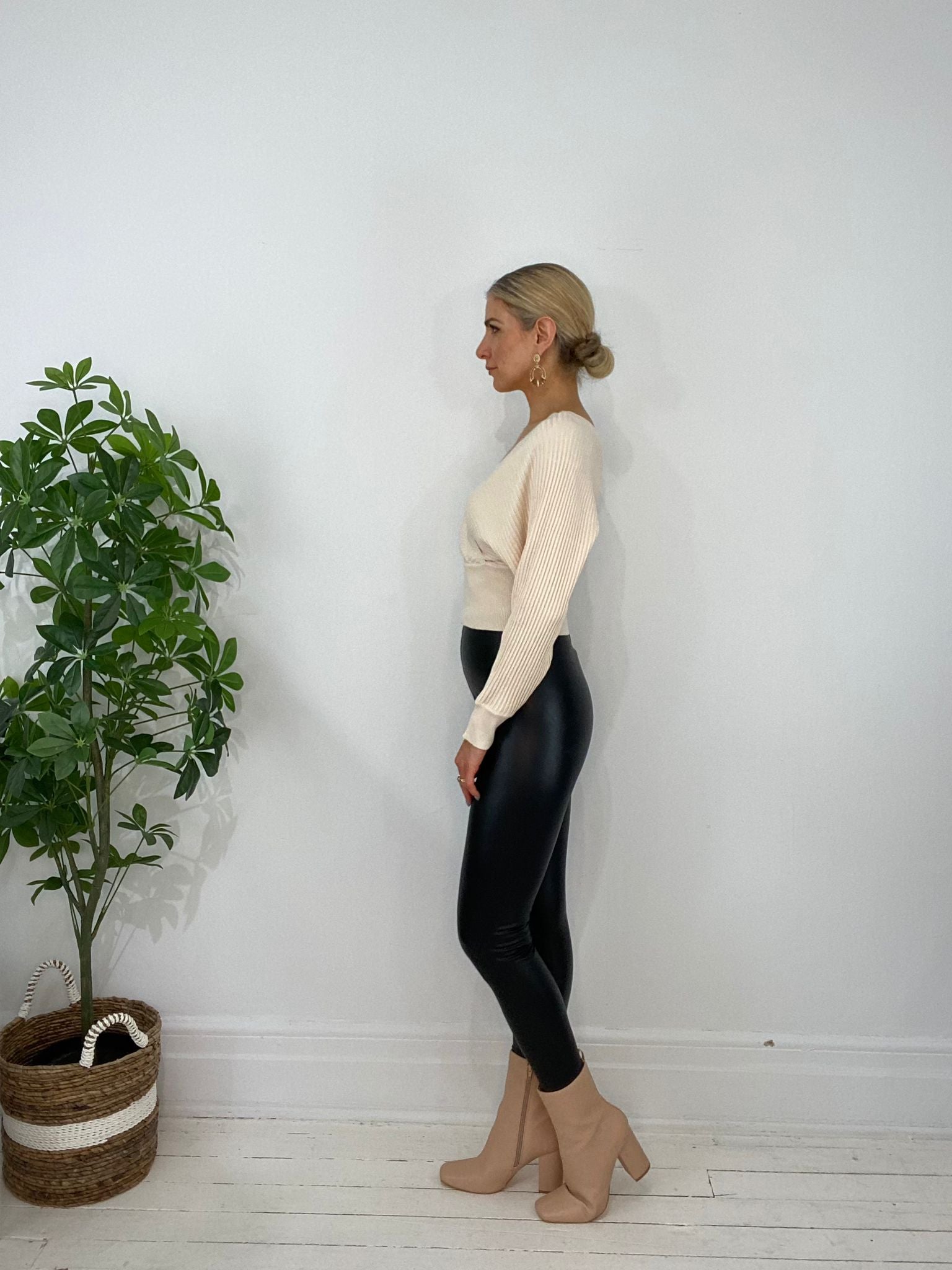 8230105 SWEATER
