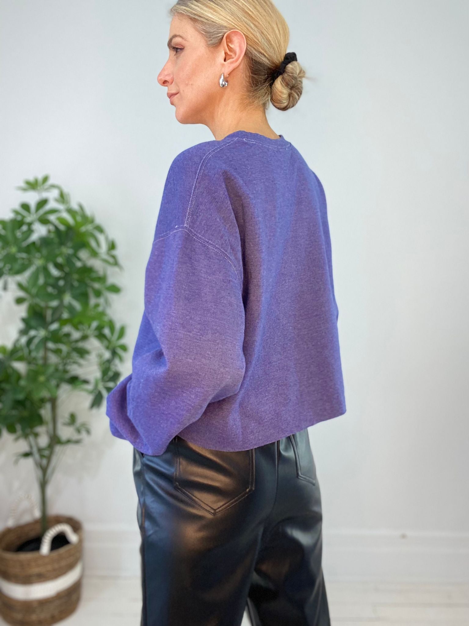 8230238 SWEATER