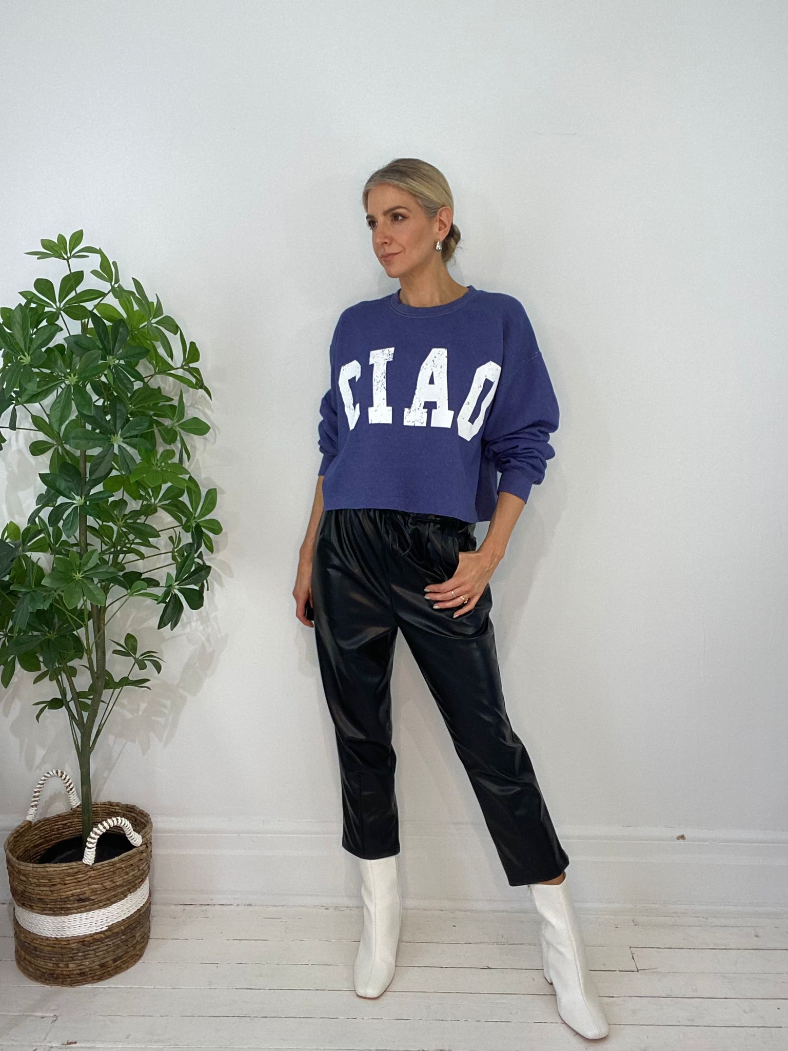 8230238 SWEATER
