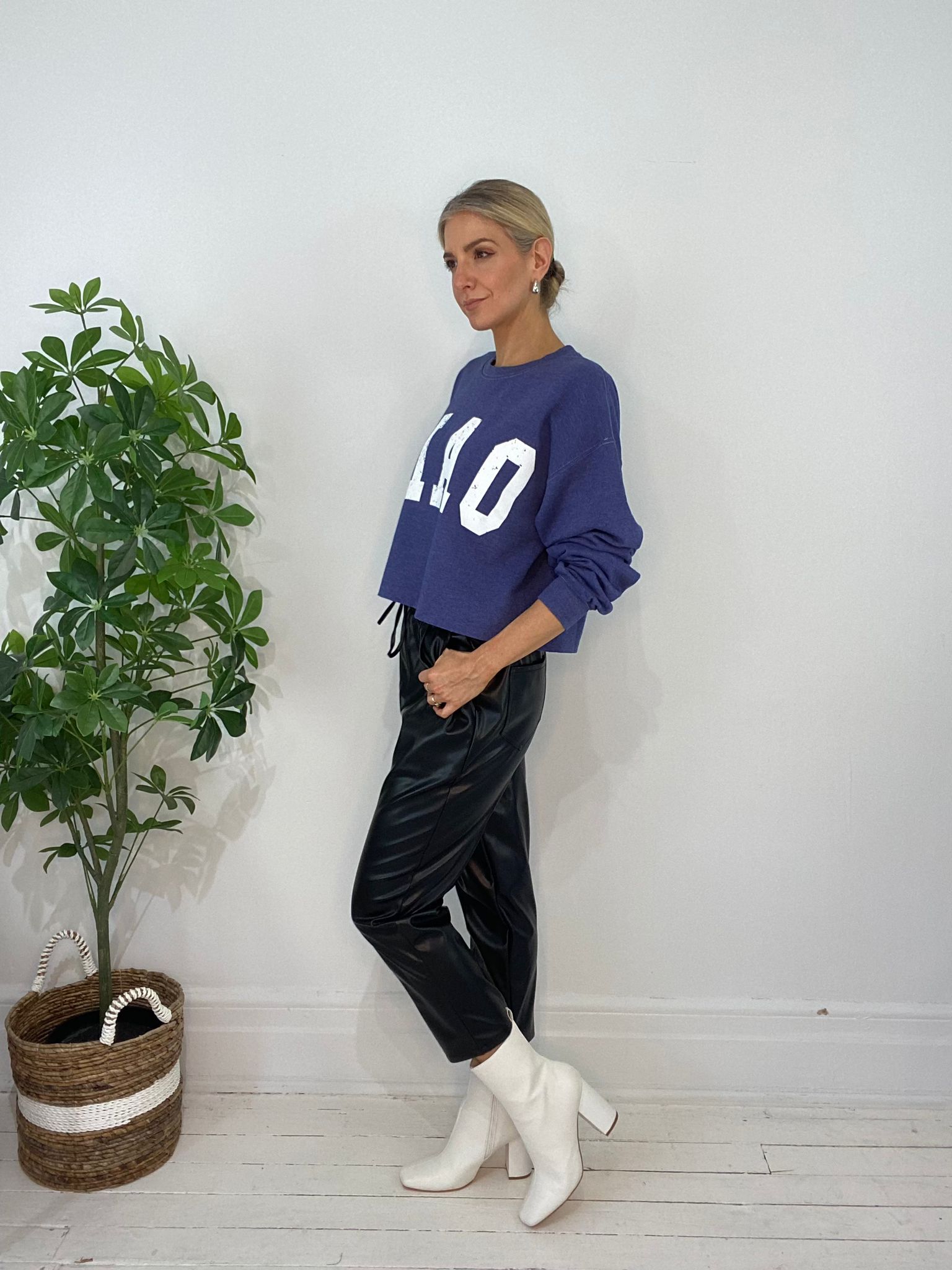 8230238 SWEATER