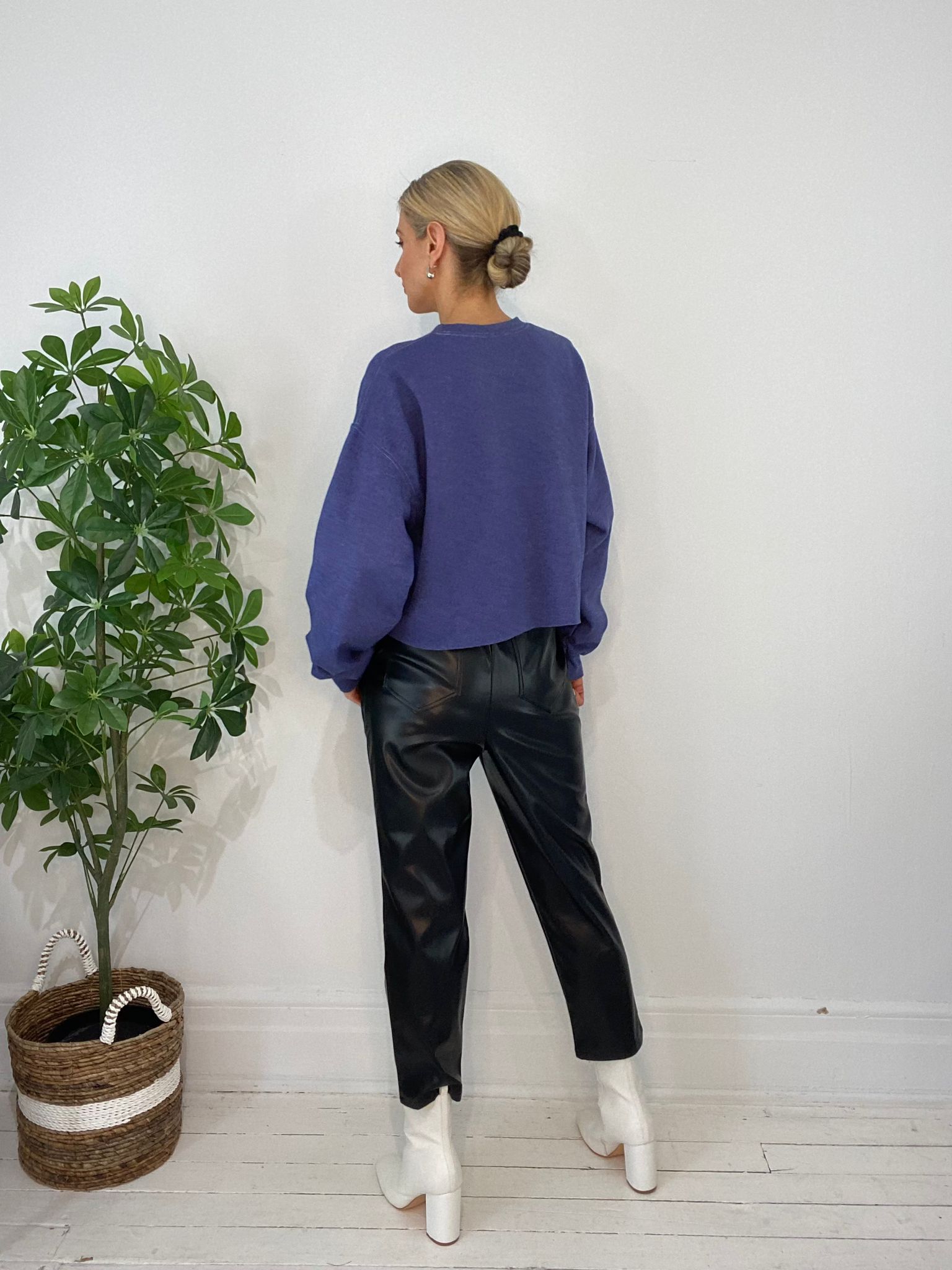 8230238 SWEATER