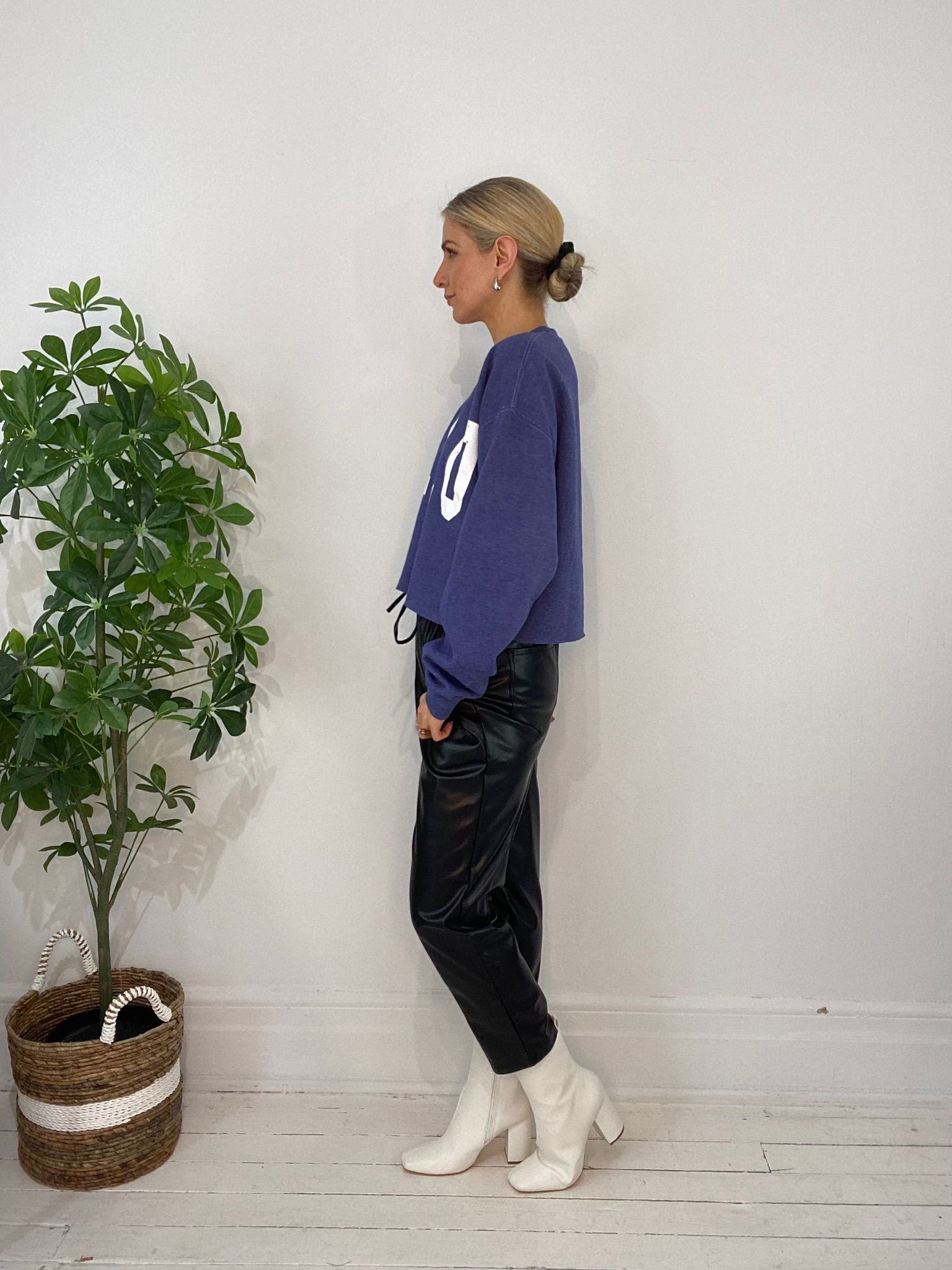 8230238 SWEATER