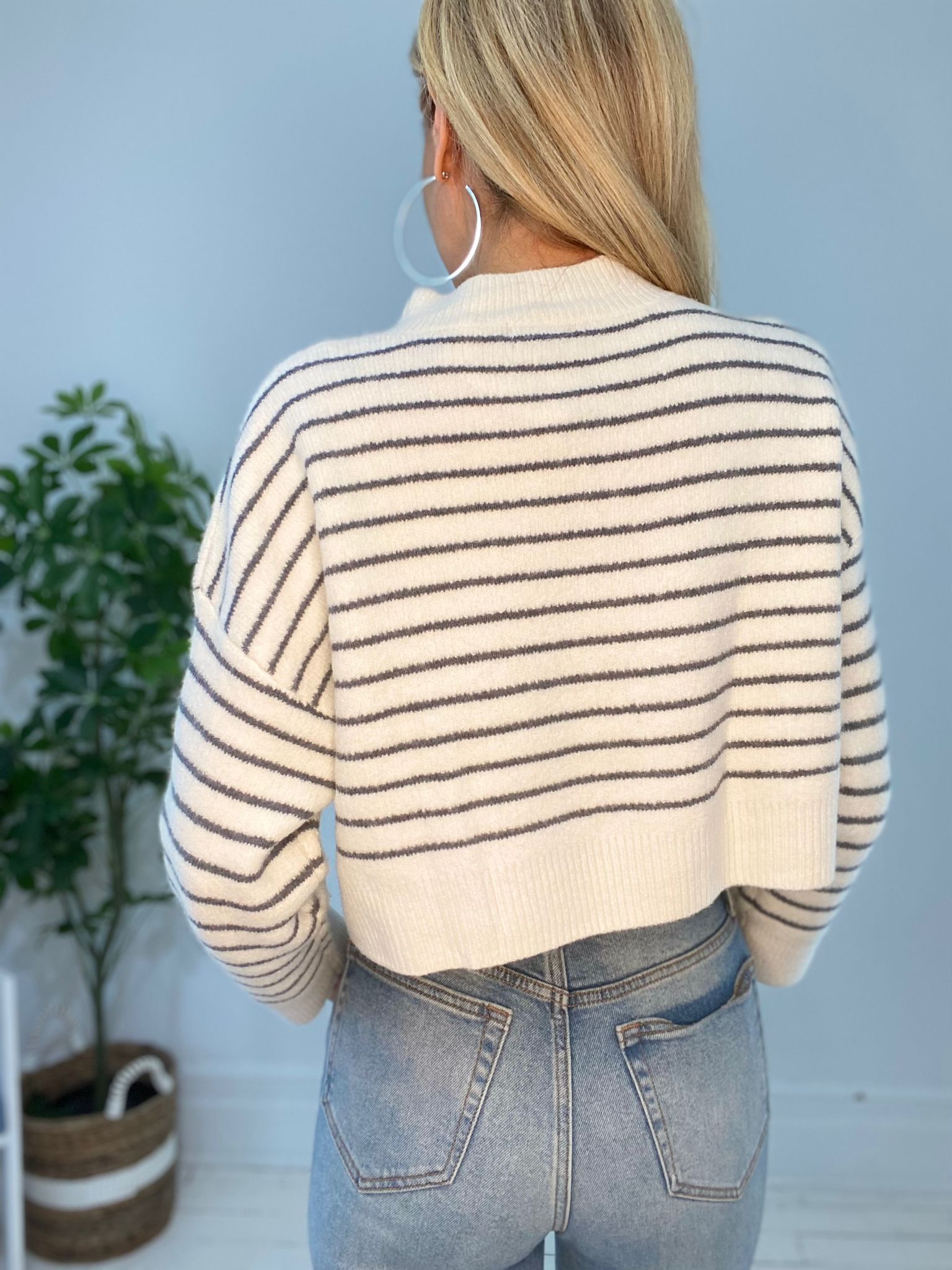 8230109 SWEATER