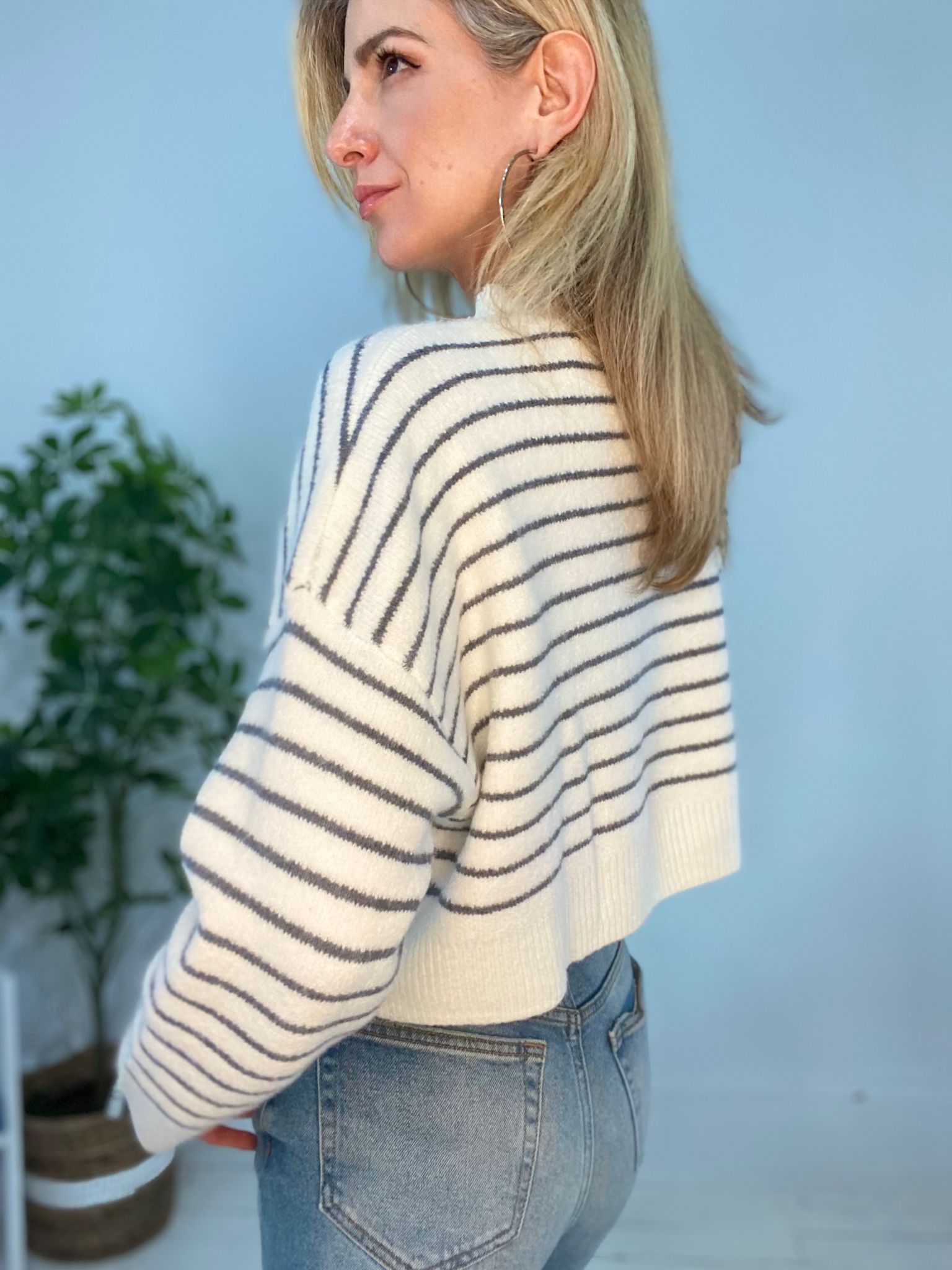 8230109 SWEATER