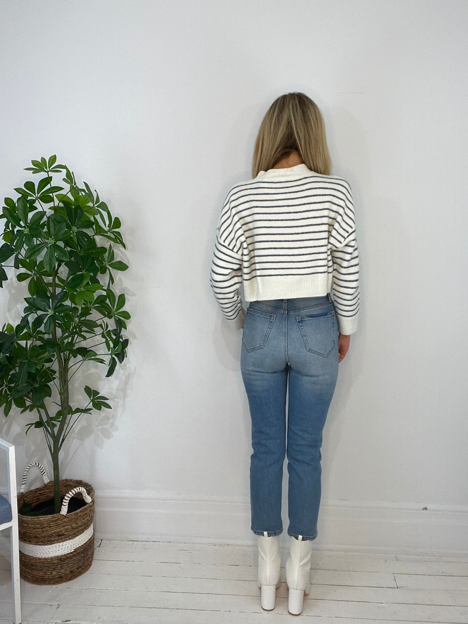 8230109 SWEATER