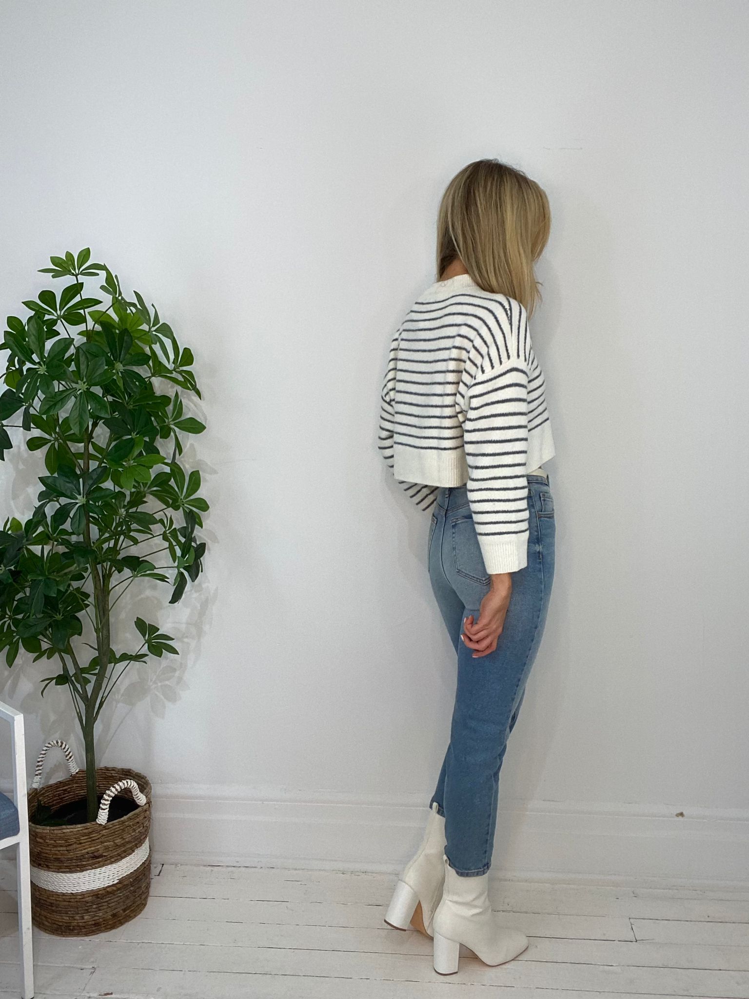 8230109 SWEATER