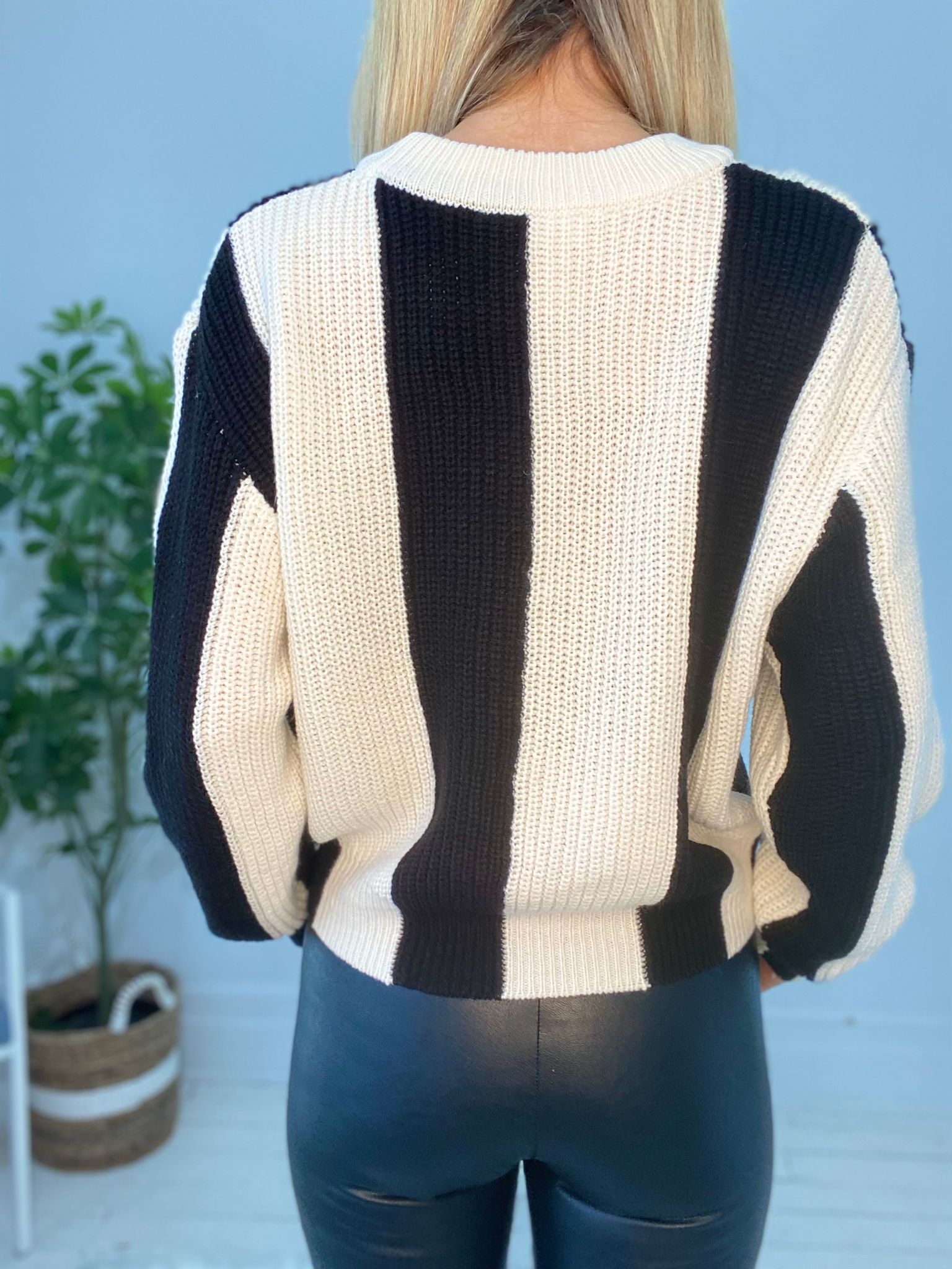8230062 SWEATER