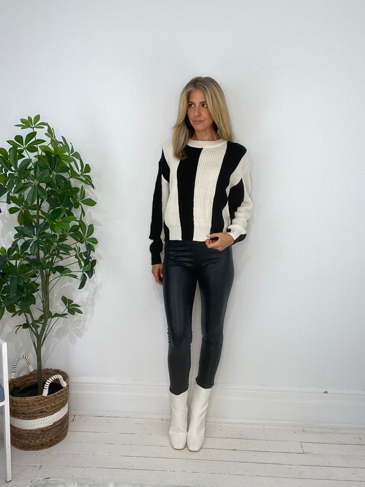 8230062 SWEATER
