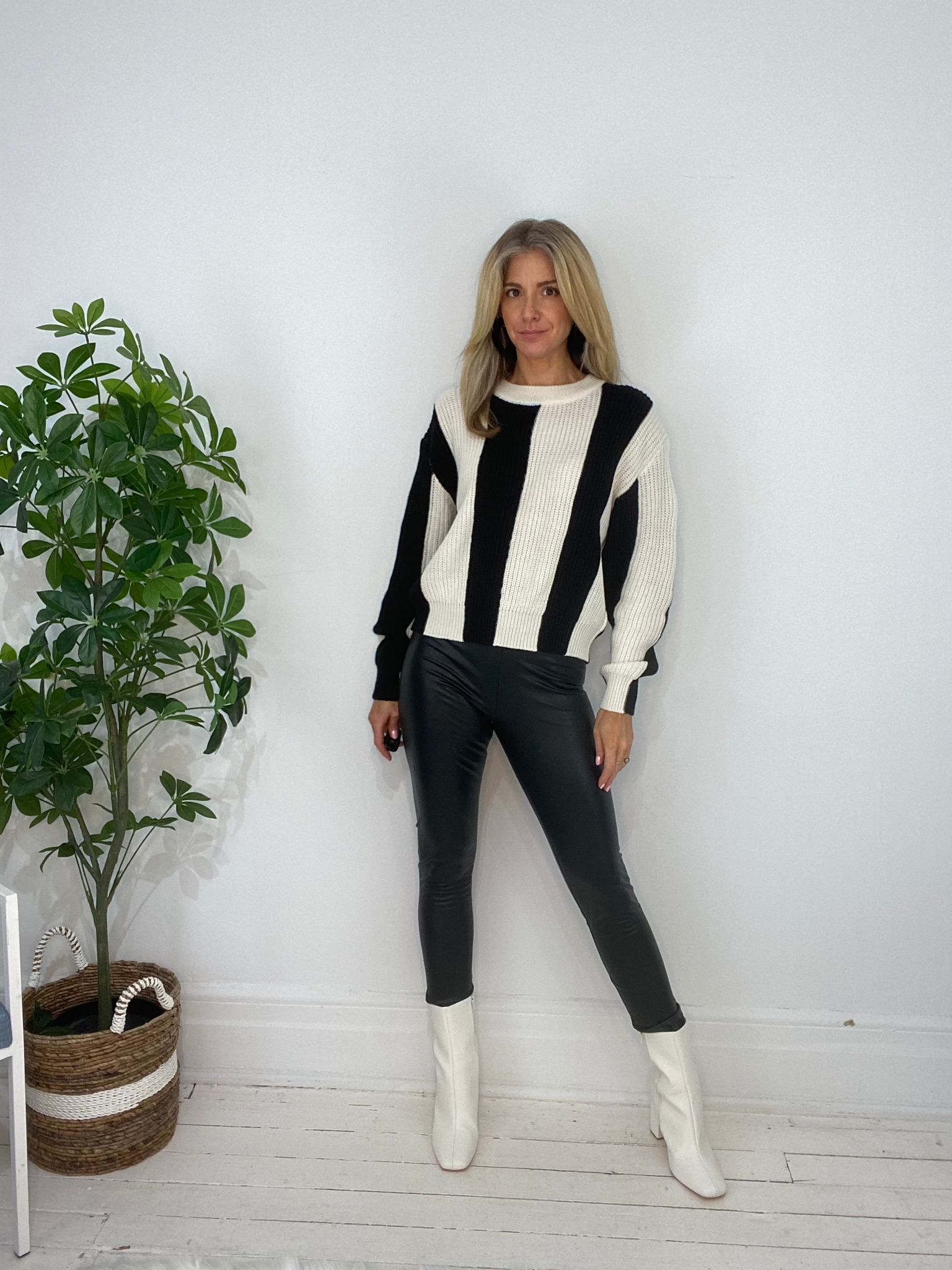 8230062 SWEATER