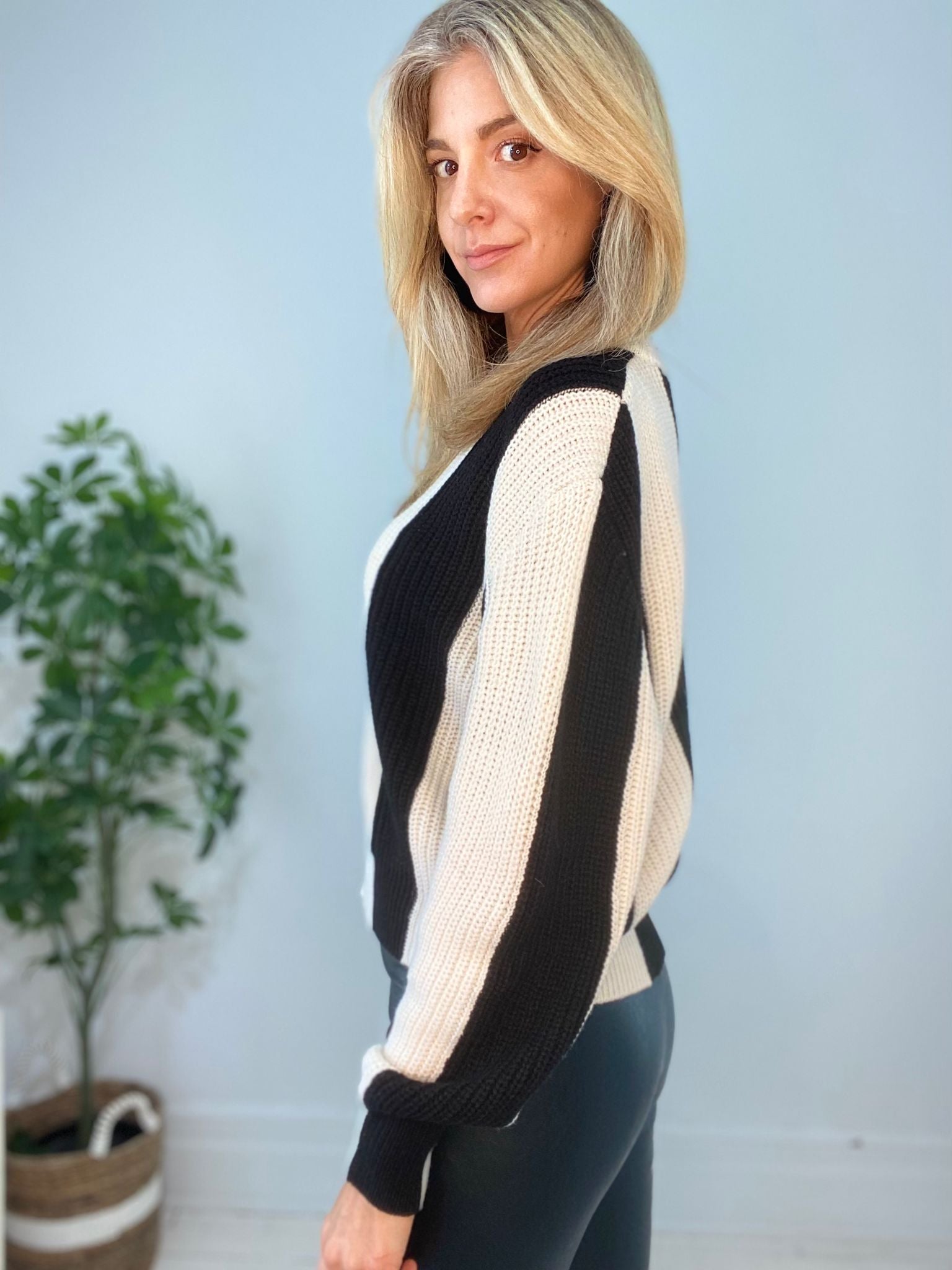 8230062 SWEATER