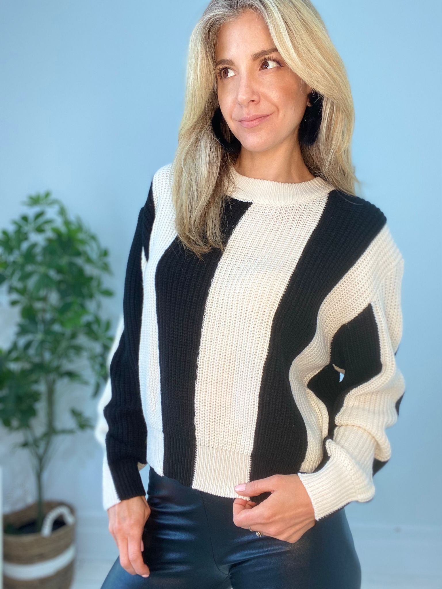 8230062 SWEATER