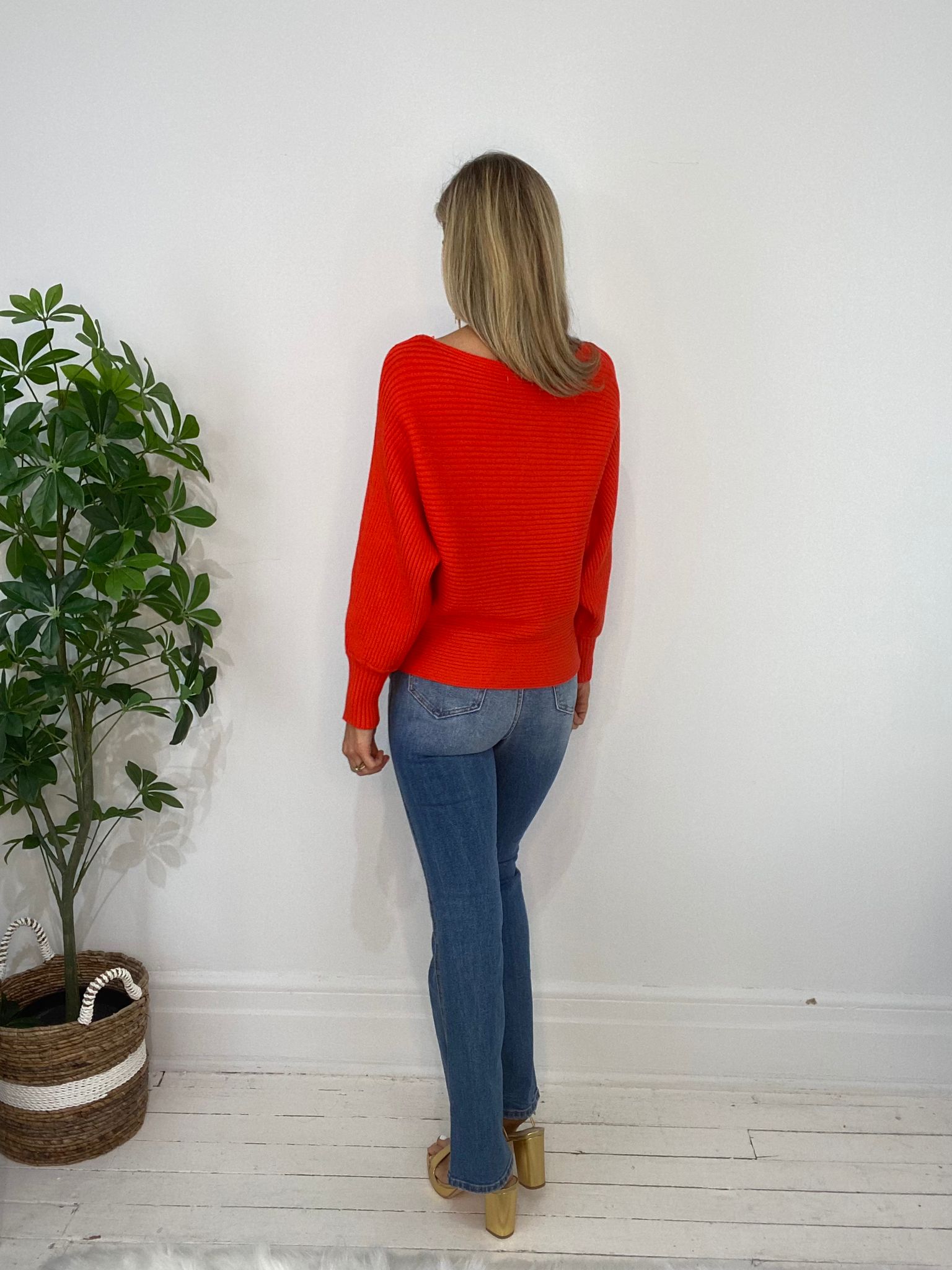 8230131 SWEATER