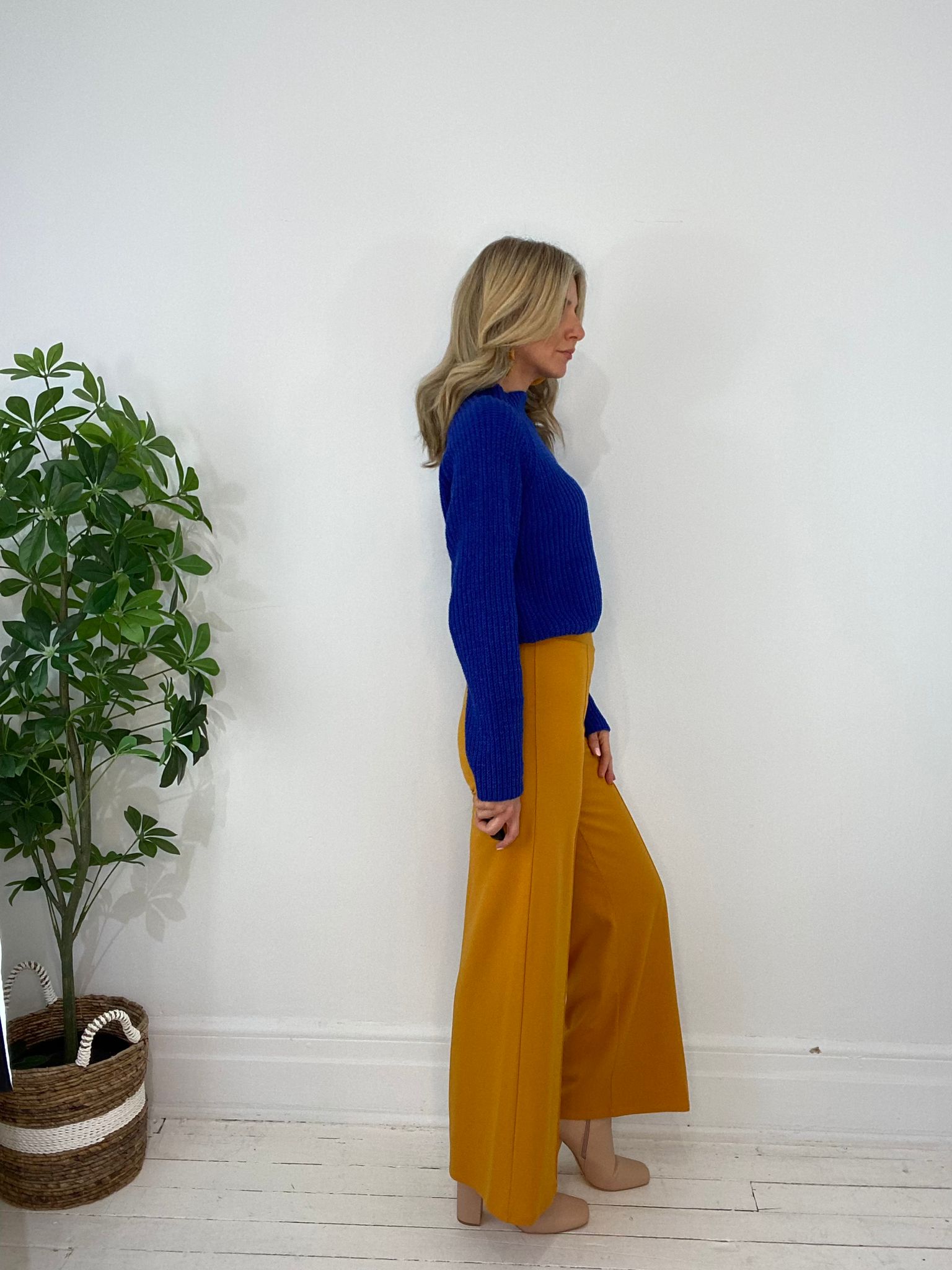8230116 SWEATER