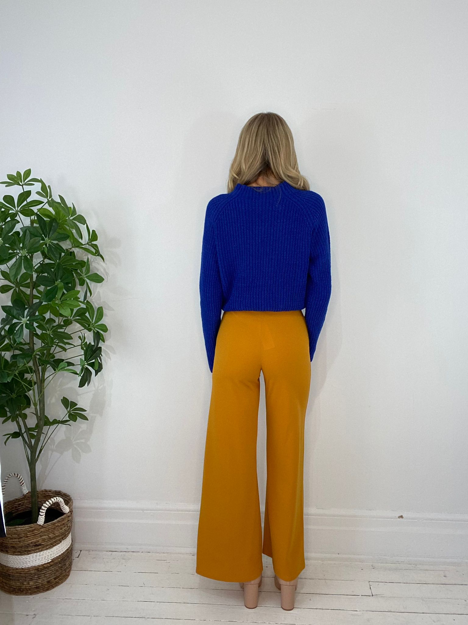 8230116 SWEATER