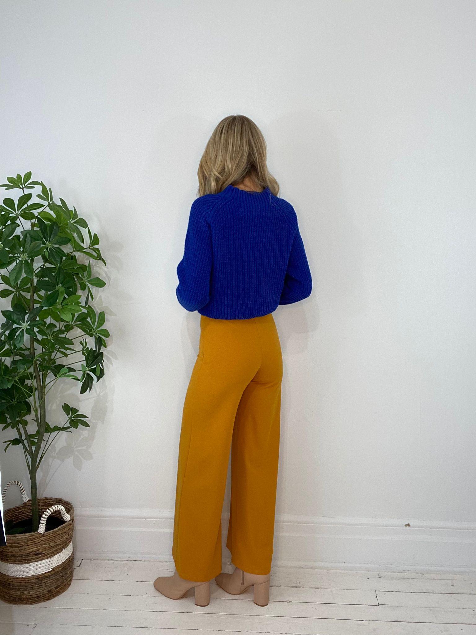 8230116 SWEATER