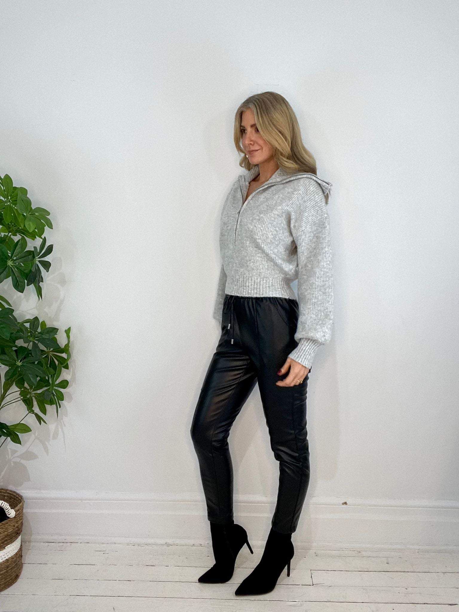 11230068 SWEATER