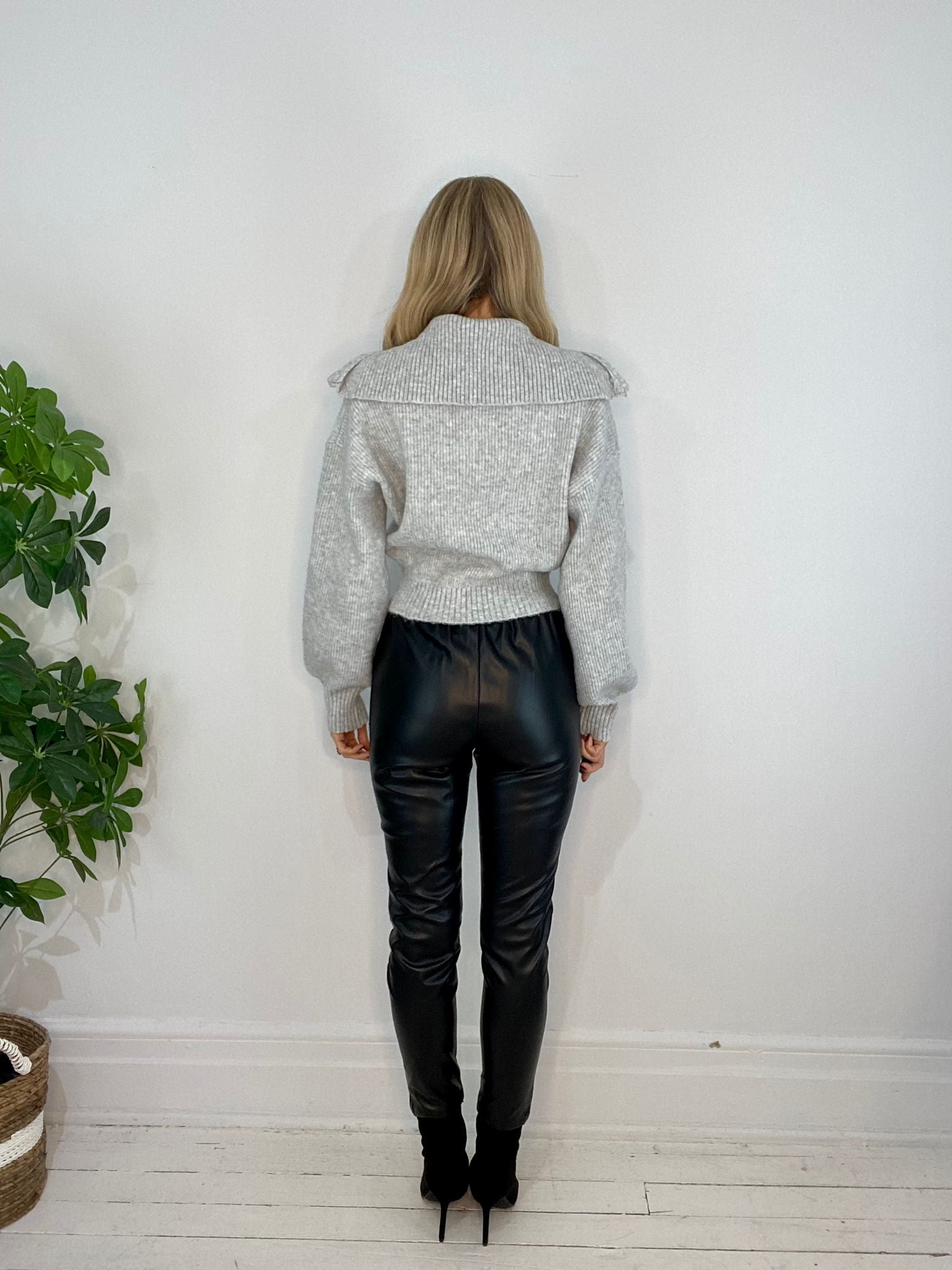 11230068 SWEATER