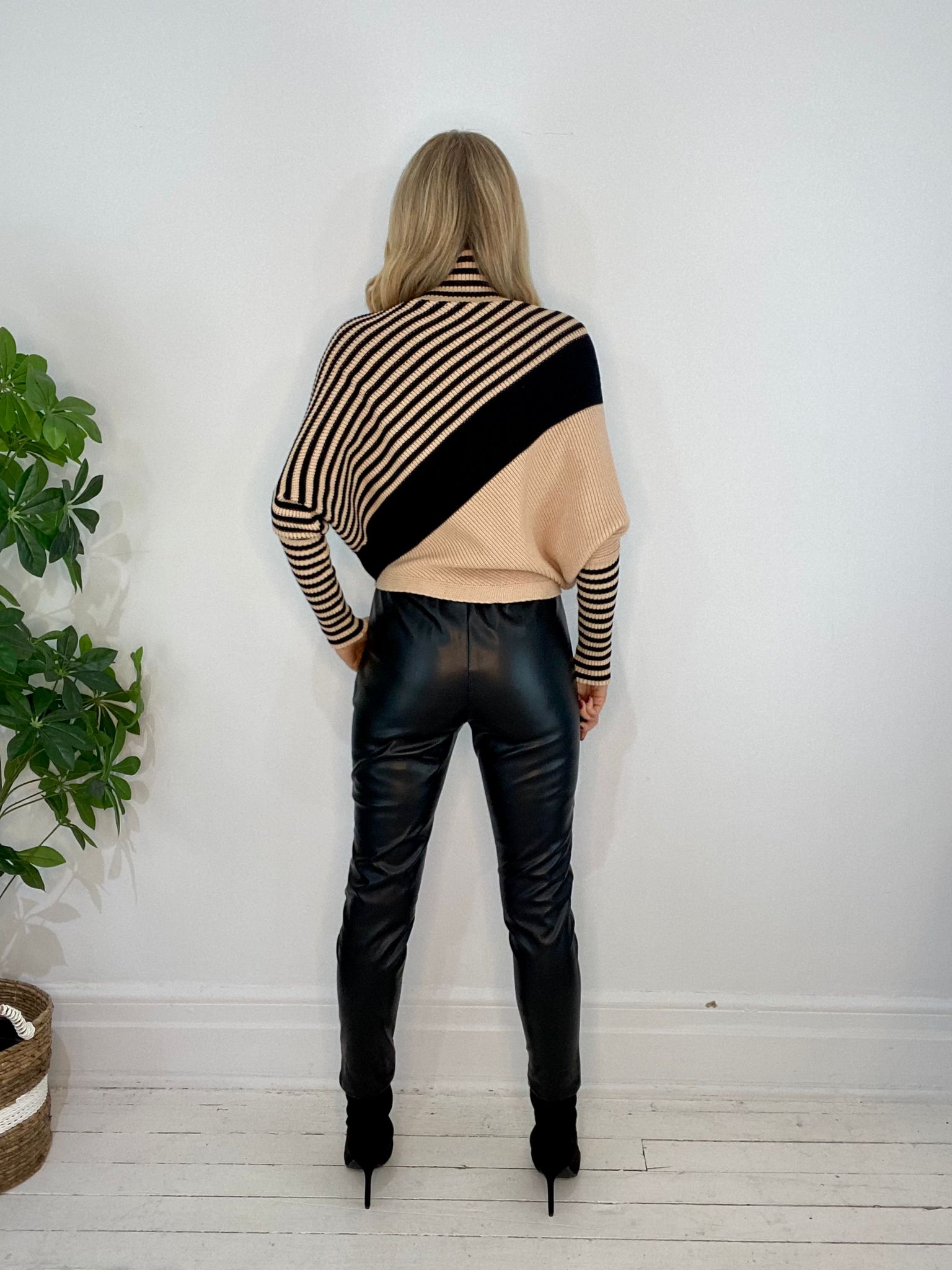 11230069 SWEATER