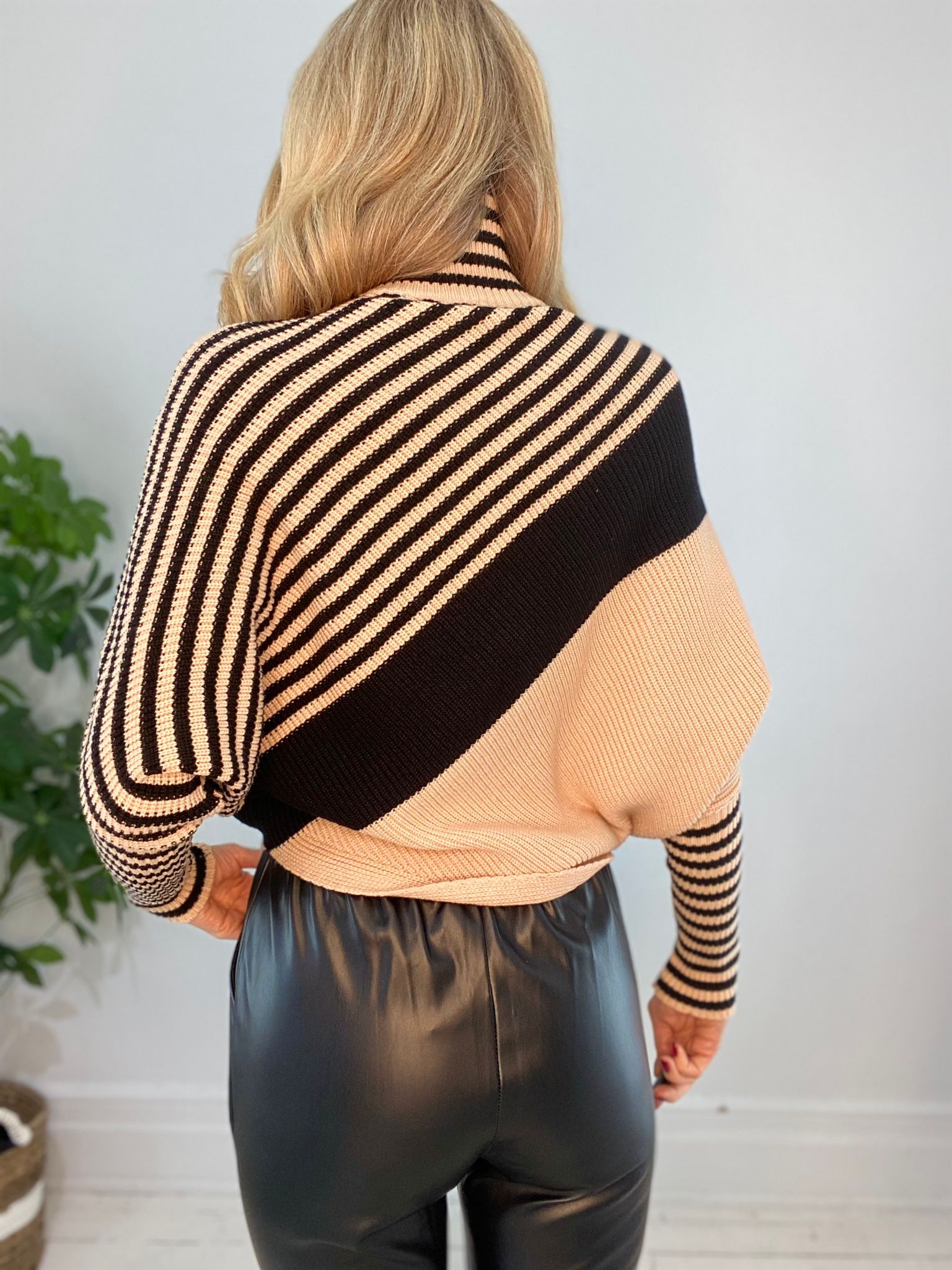 11230069 SWEATER