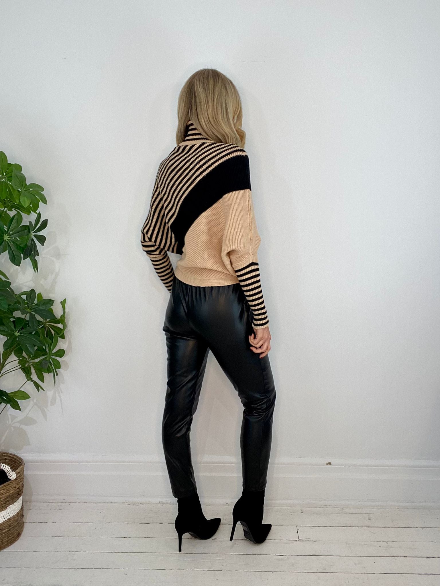 11230069 SWEATER