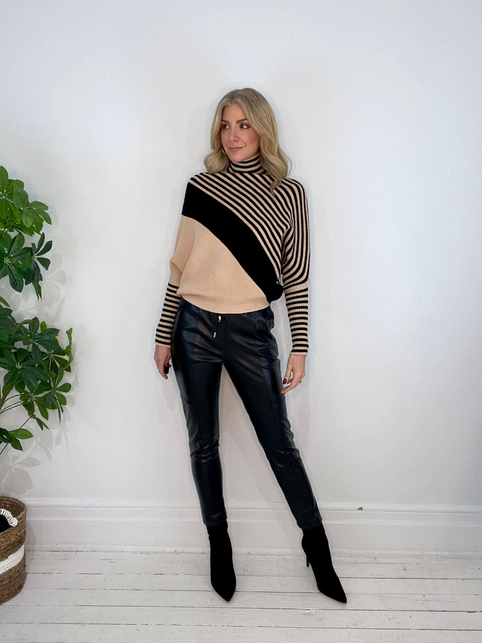 11230069 SWEATER