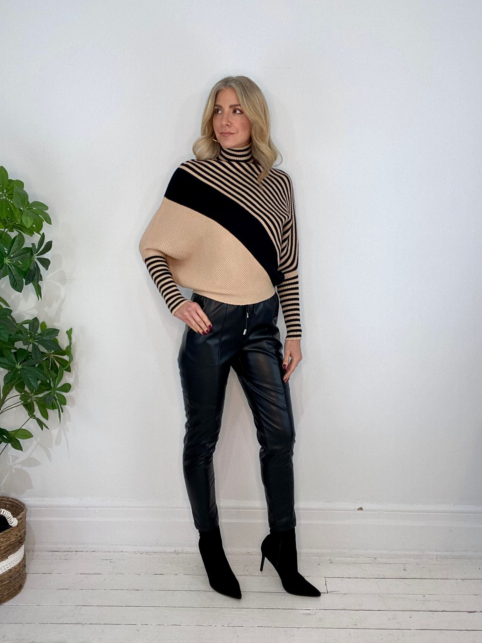 11230069 SWEATER