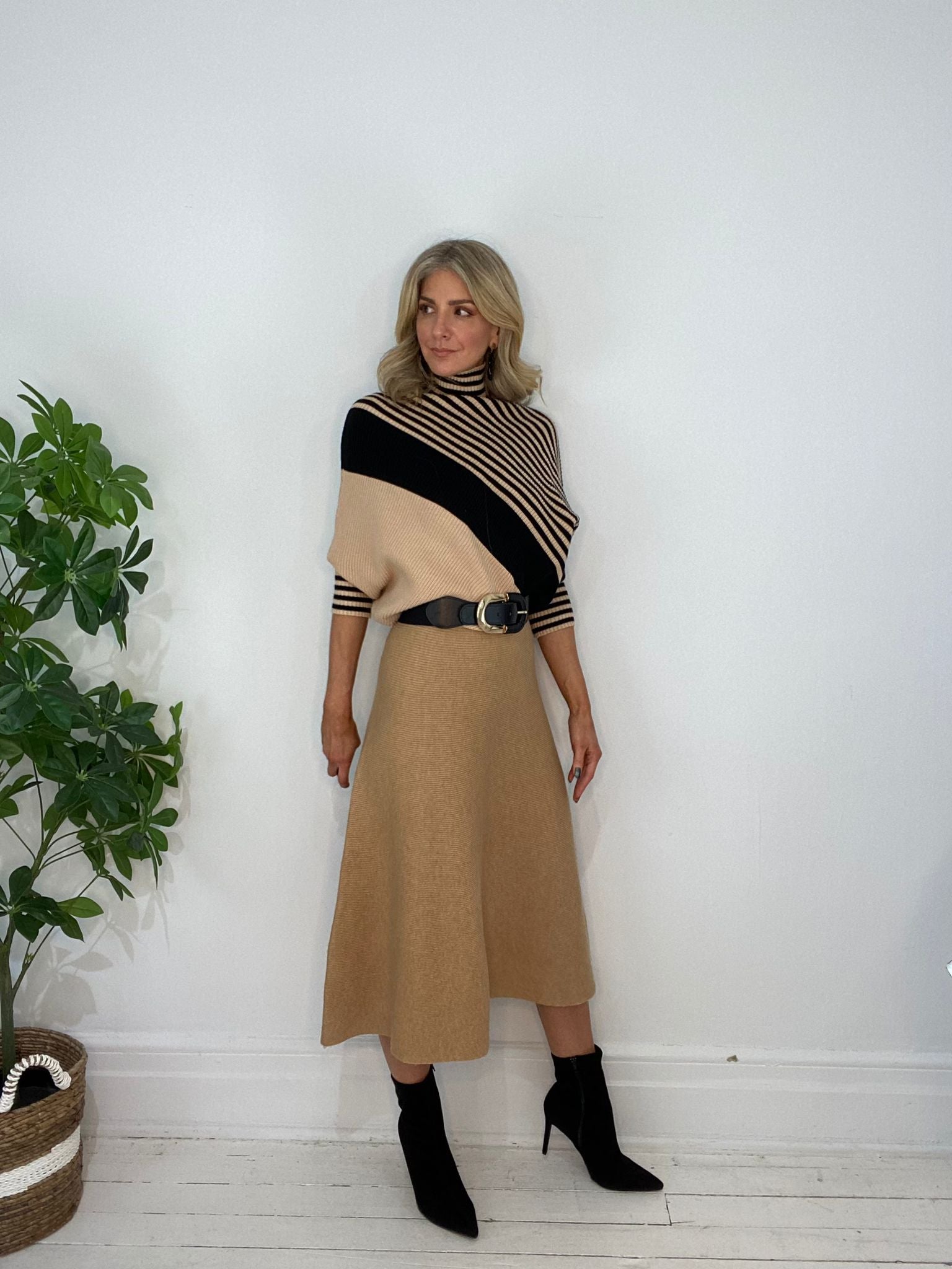 11230069 SWEATER