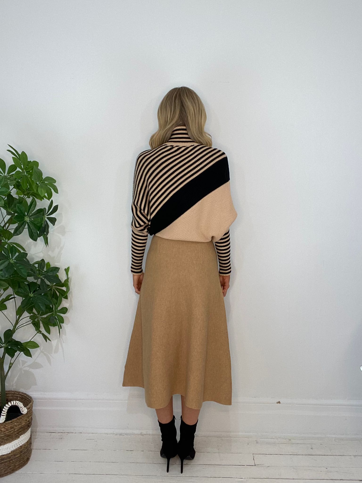 11230069 SWEATER