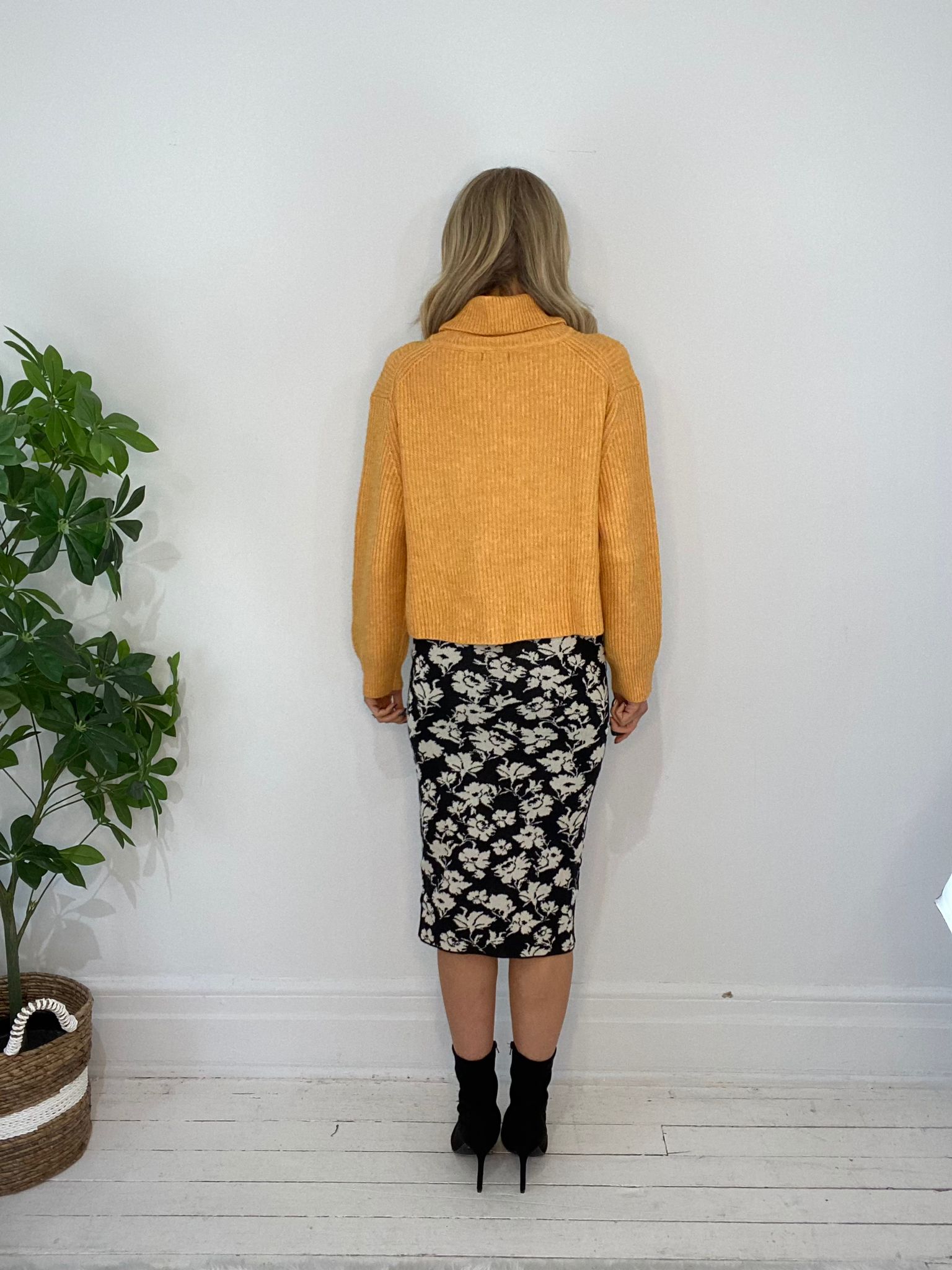 11230127 SWEATER