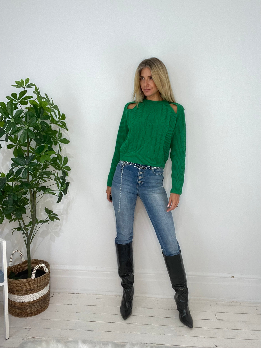 8230110 SWEATER