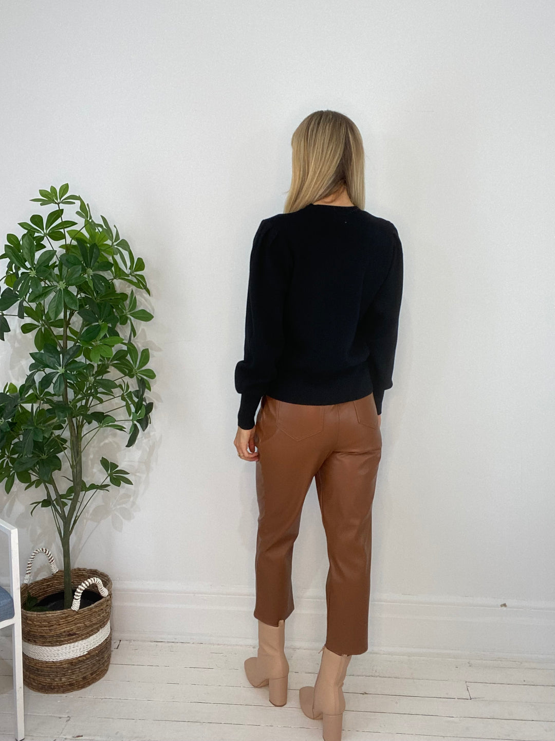 8230046 SWEATER