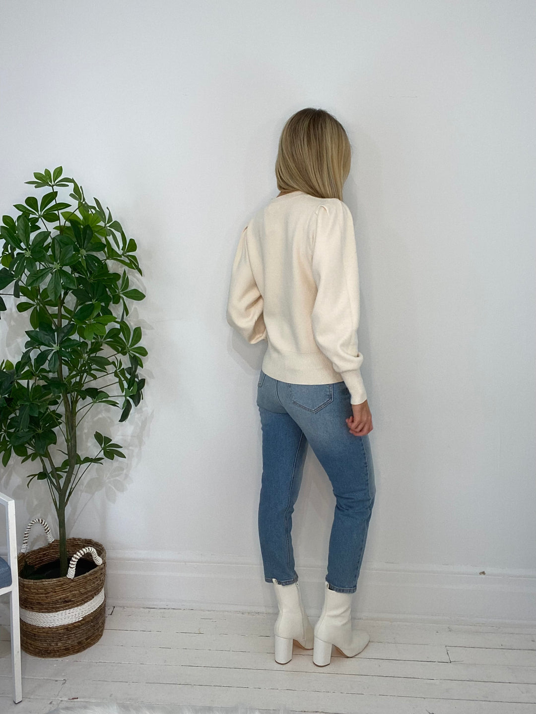 8230047 SWEATER