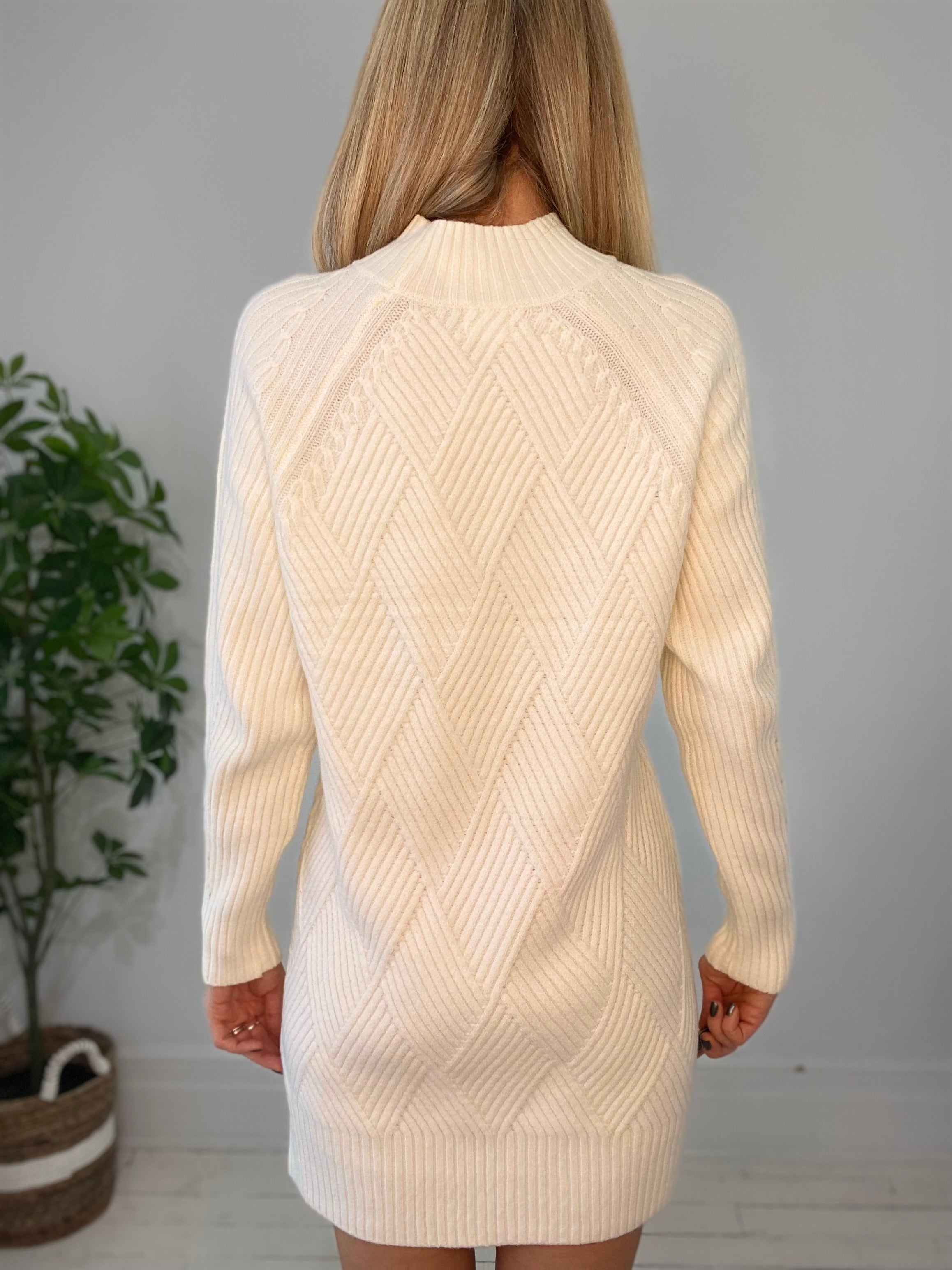 8230038 SWEATER DRESS