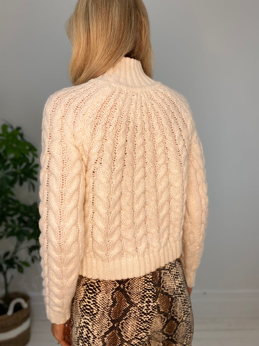 11230067 SWEATER
