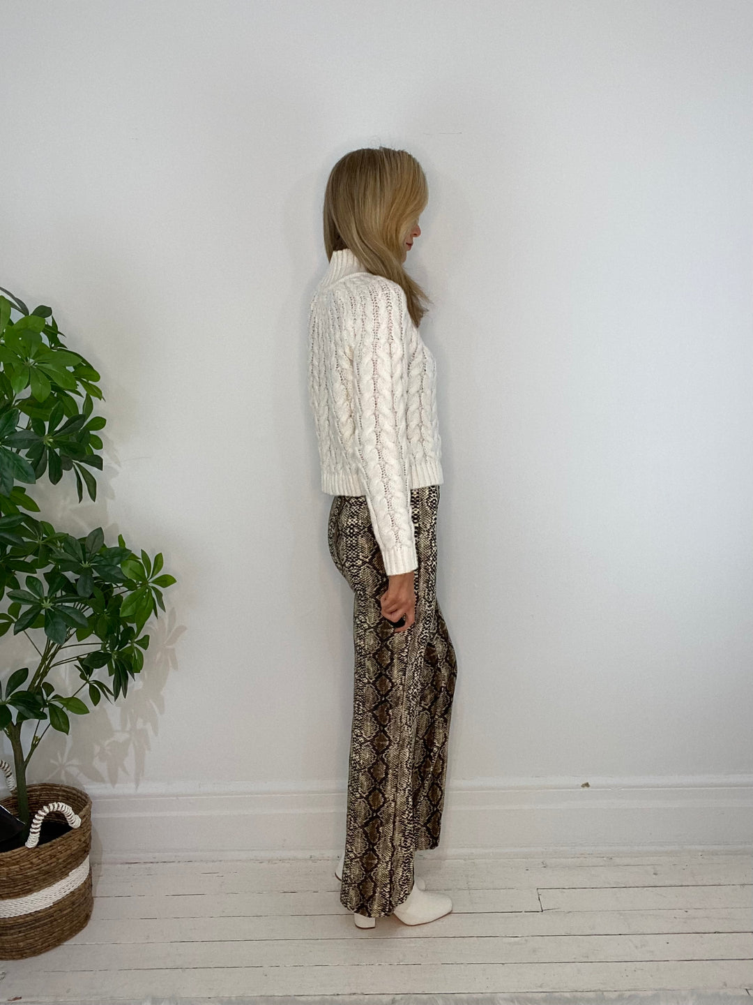 11230067 SWEATER