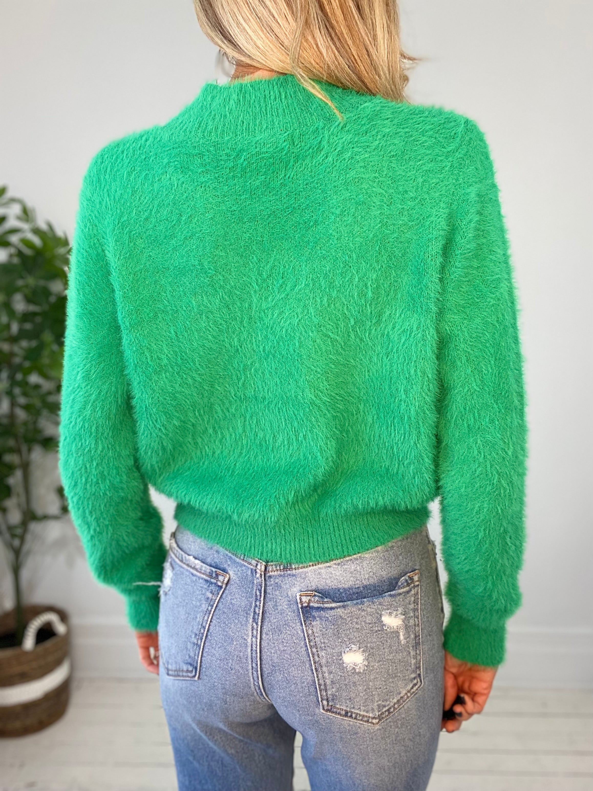 8230137 SWEATER