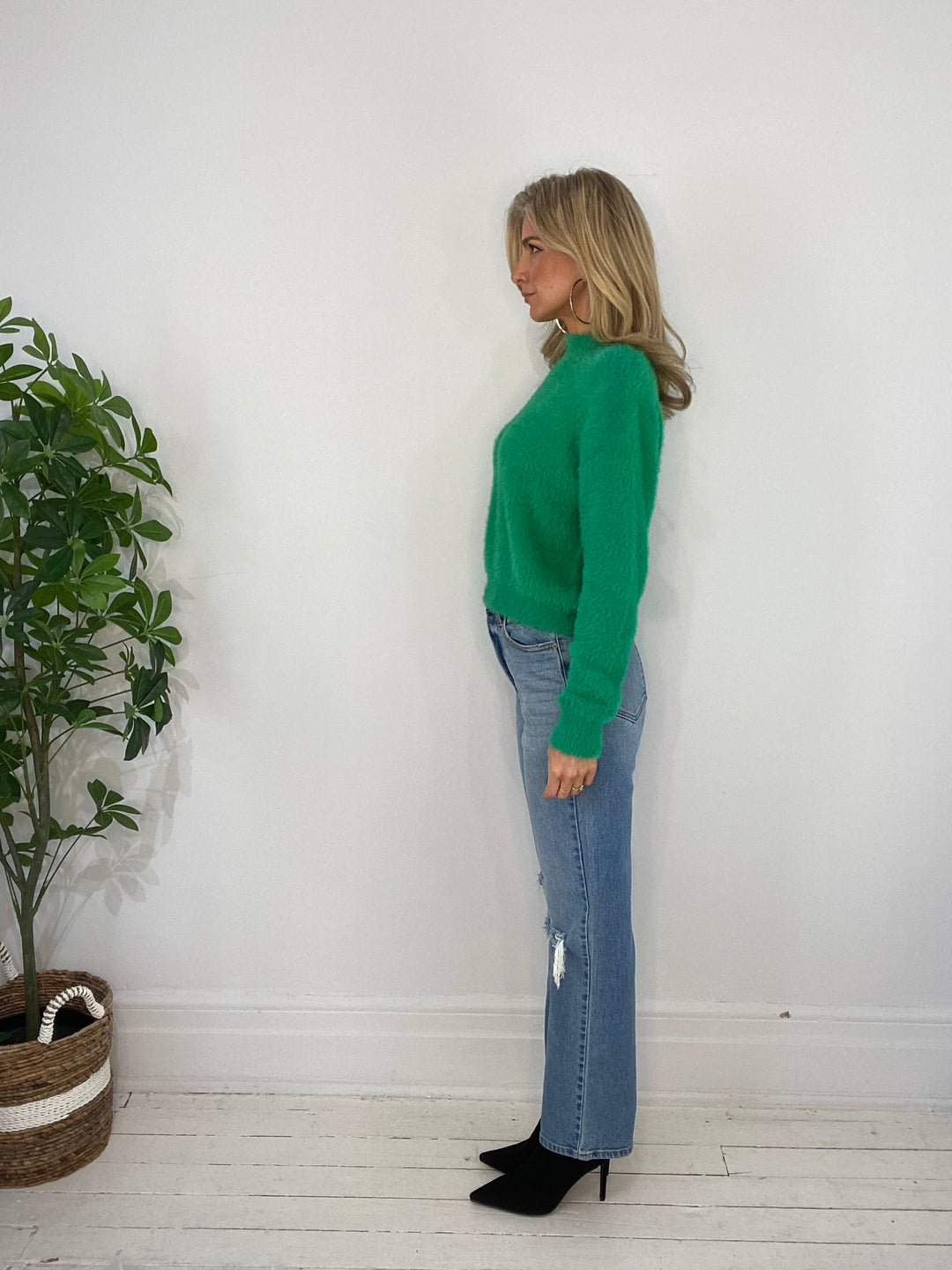 8230137 SWEATER