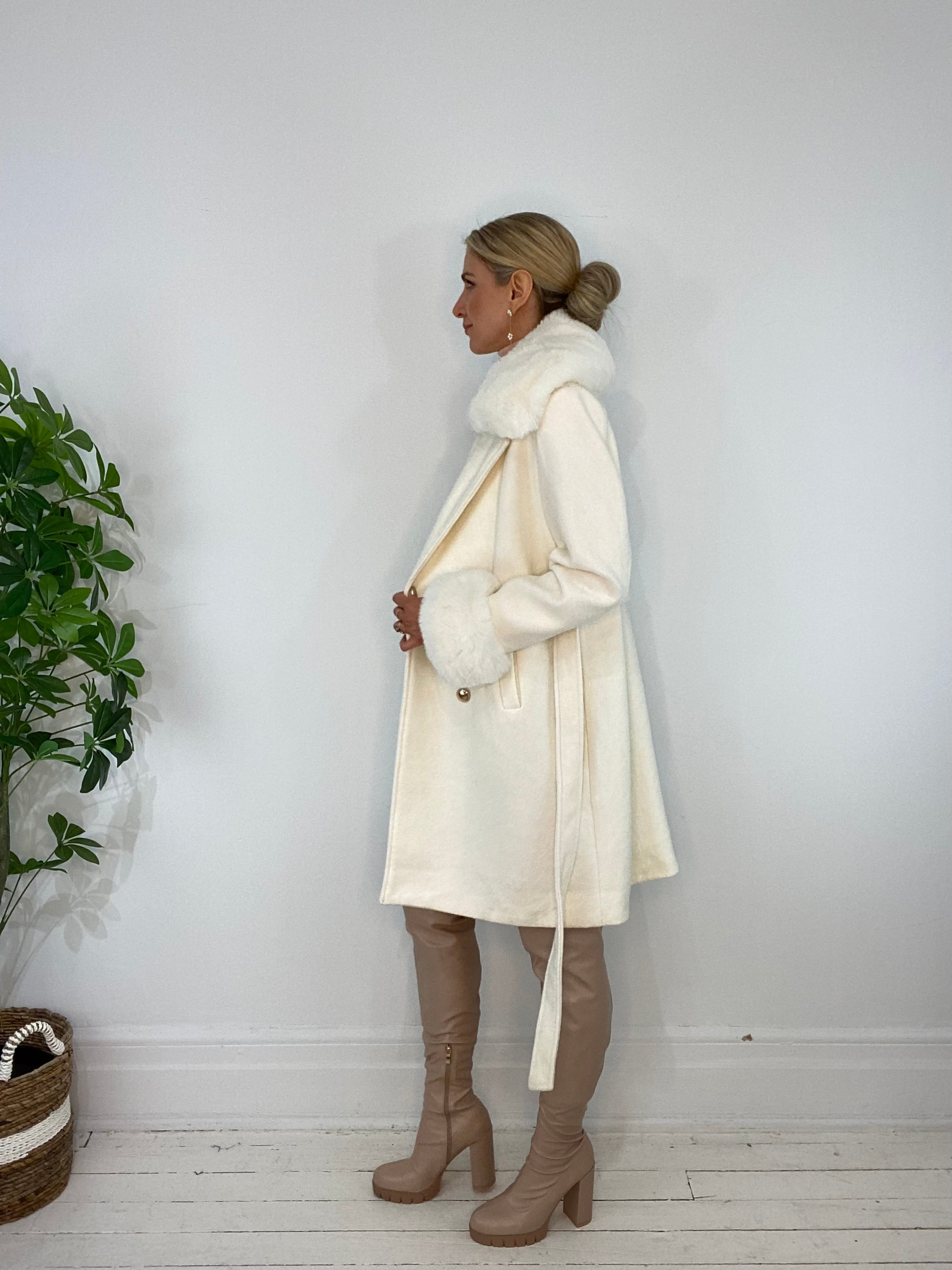 9220239 COAT