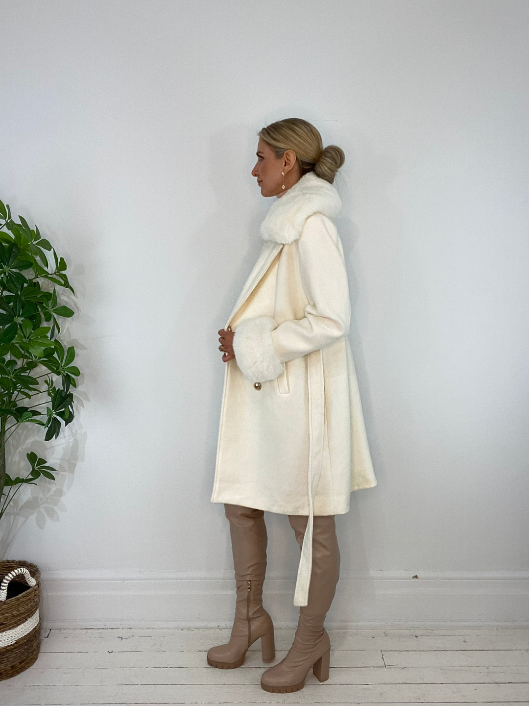 9220239 COAT