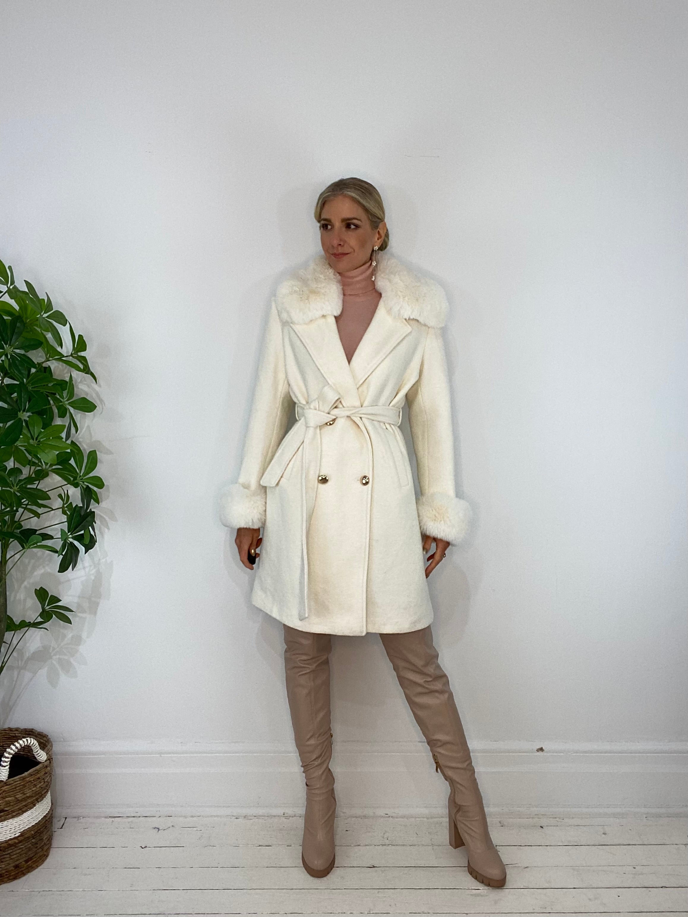 9220239 COAT