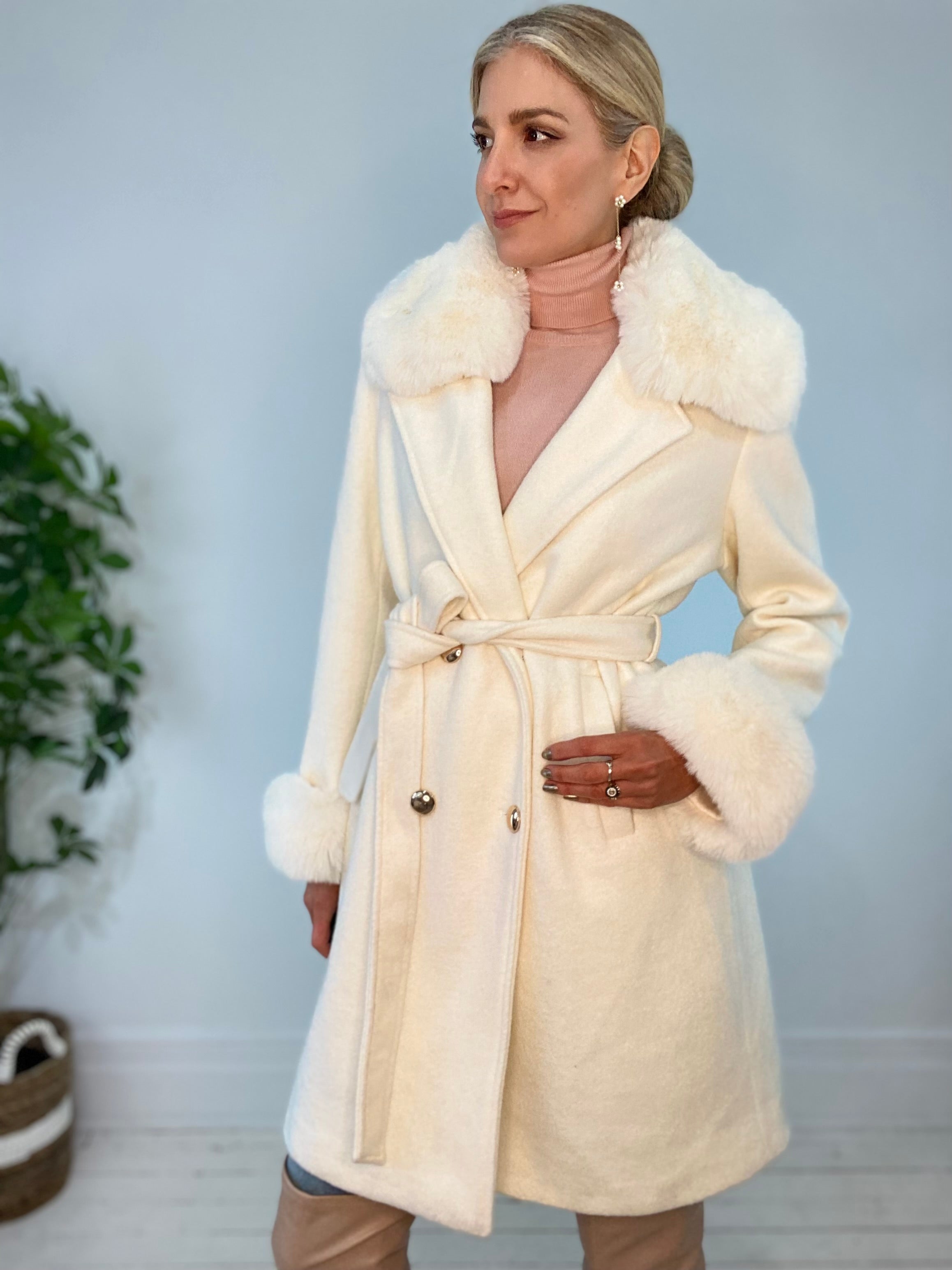 9220239 COAT