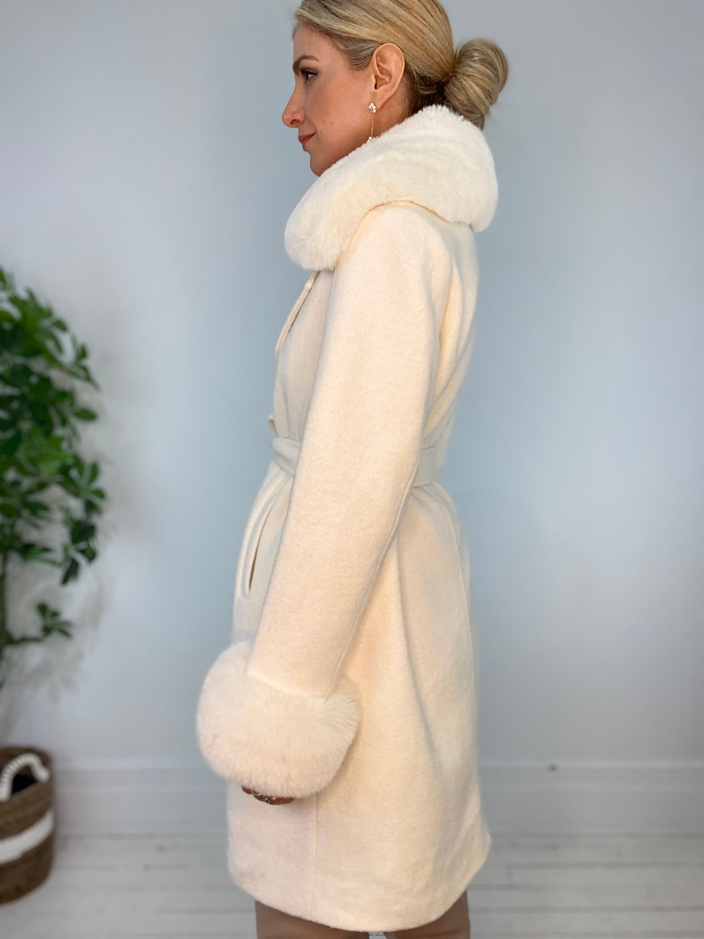 9220239 COAT
