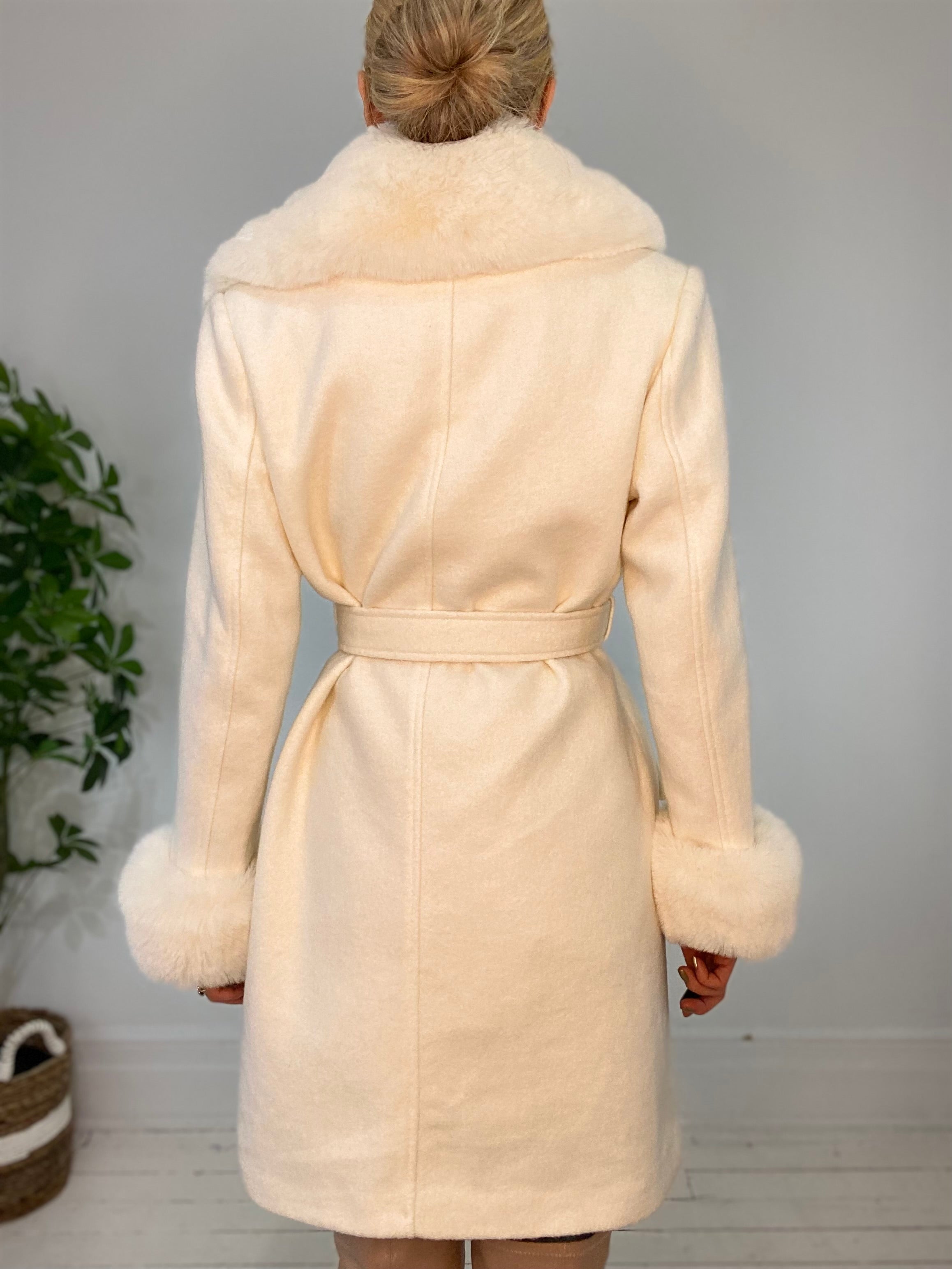9220239 COAT