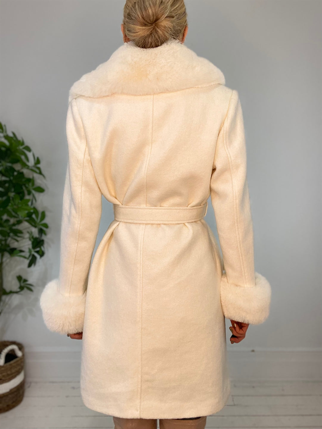 9220239 COAT